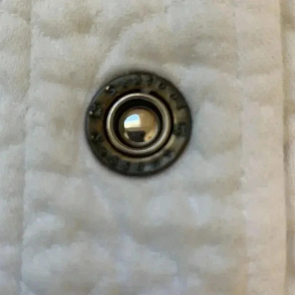 Seasons bright white, quilted jacket  w 2 pockets and snaps down the front - Picture 6 of 7